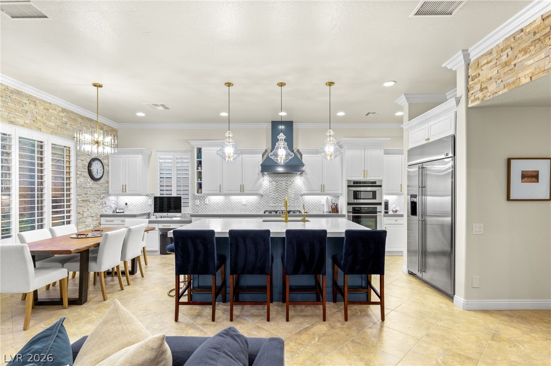 2233 Boutique Avenue