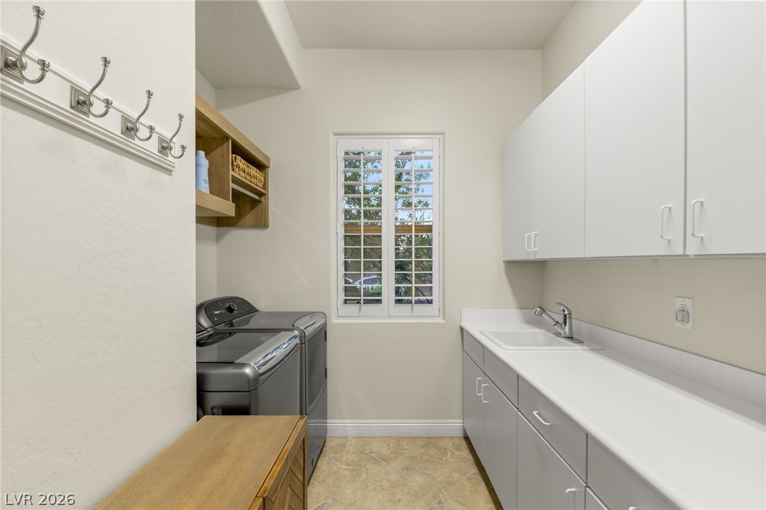 2233 Boutique Avenue