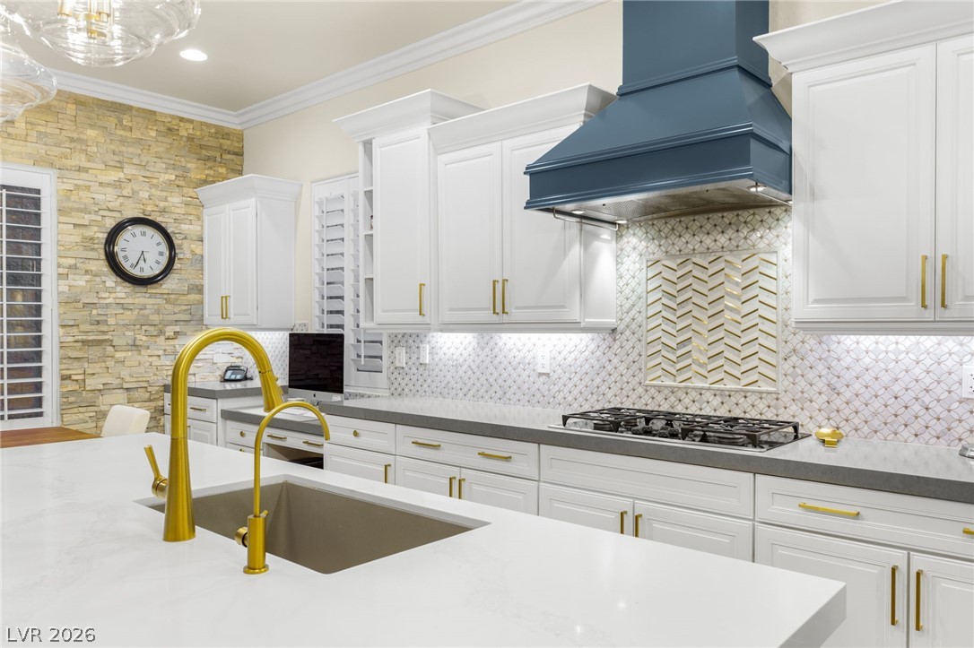 2233 Boutique Avenue