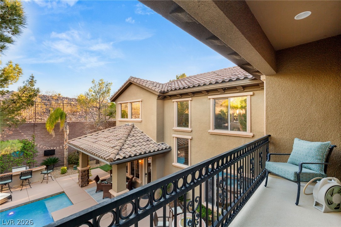 2233 Boutique Avenue