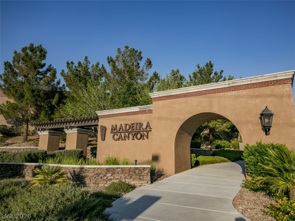 2233 Boutique Avenue