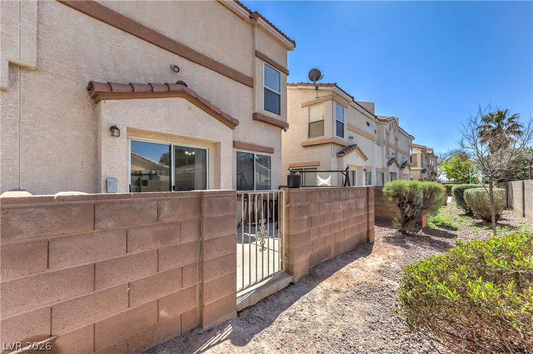3301 Cheyenne Gardens Way