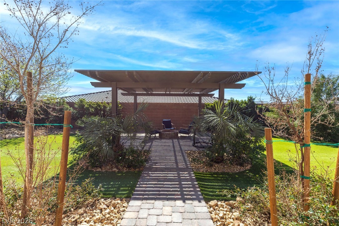 5761 East Badlands Lane