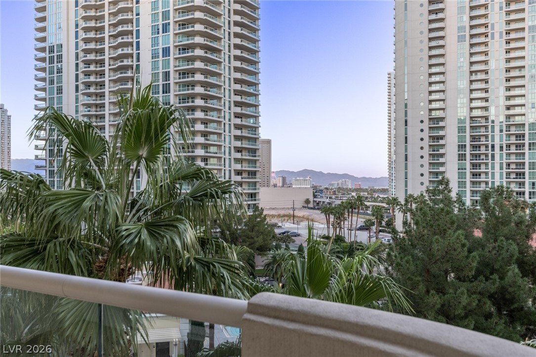 2877 Paradise Road 504