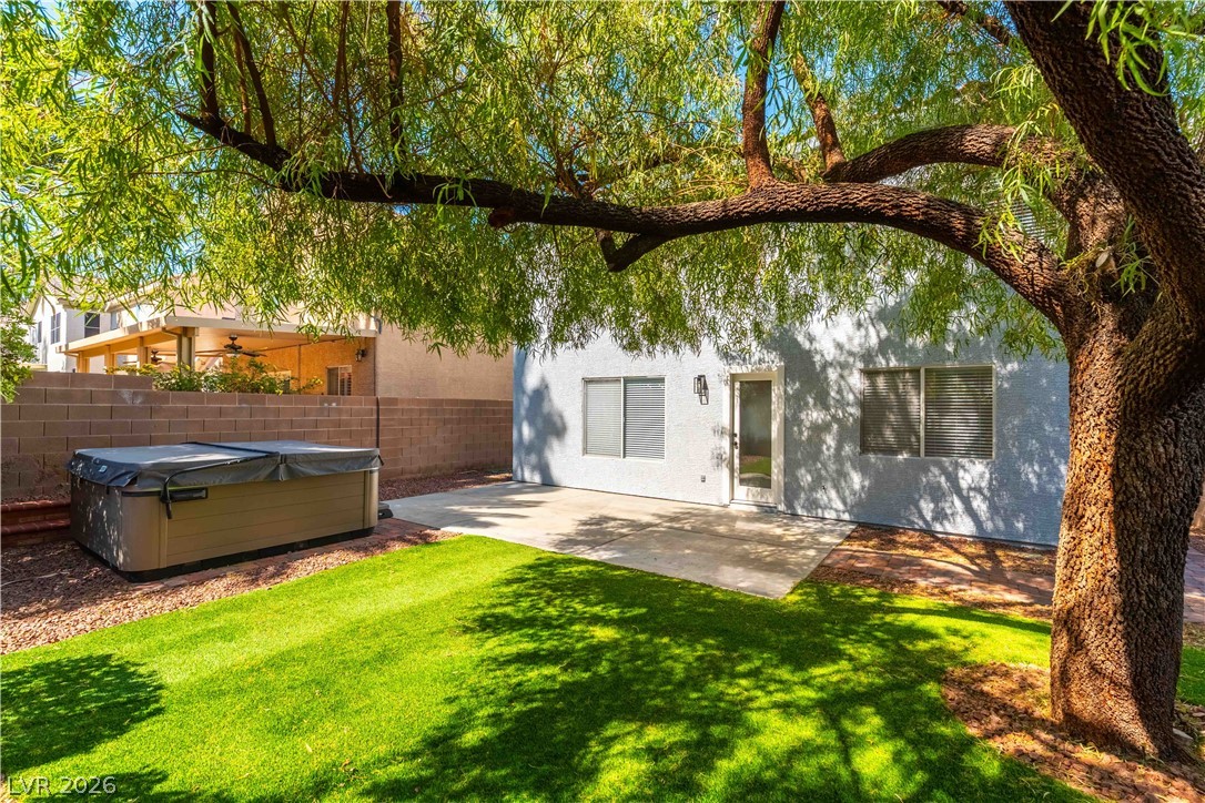 9813 Peseo Cresta Avenue