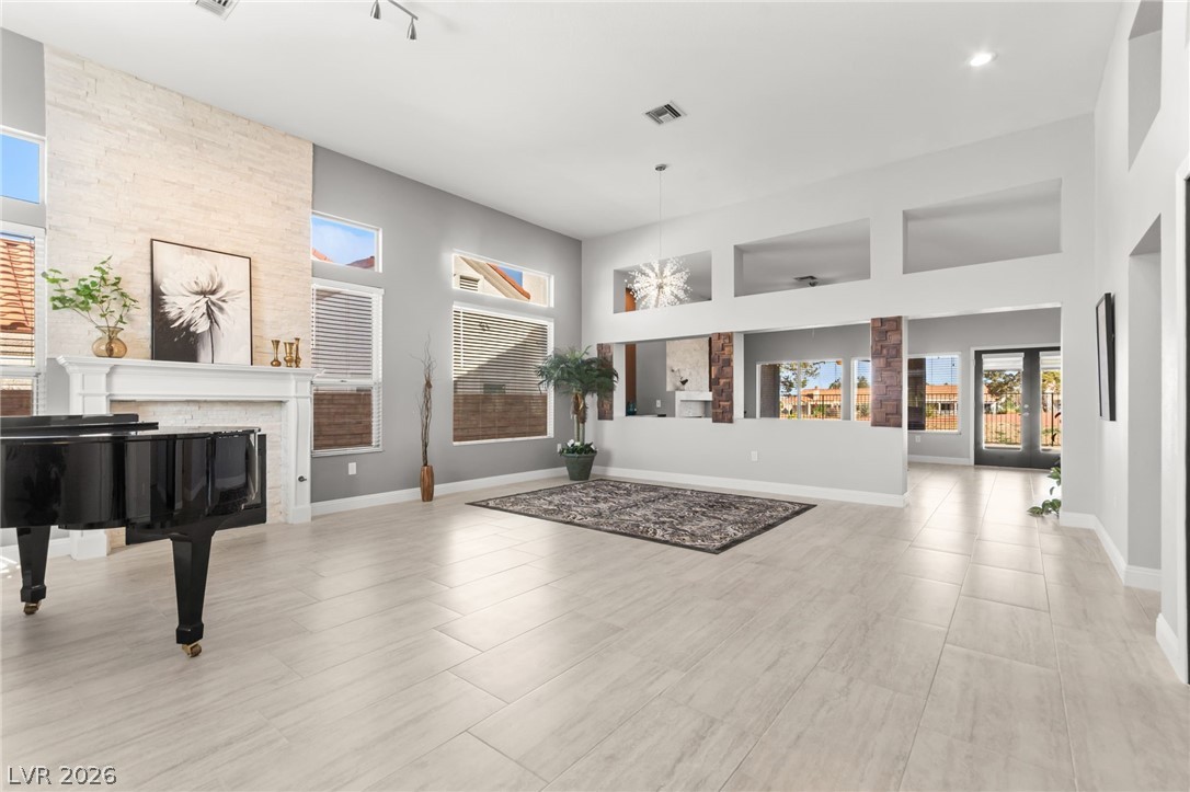 2900 Crown Ridge Drive