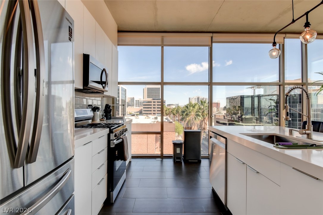 353 East Bonneville Avenue 575