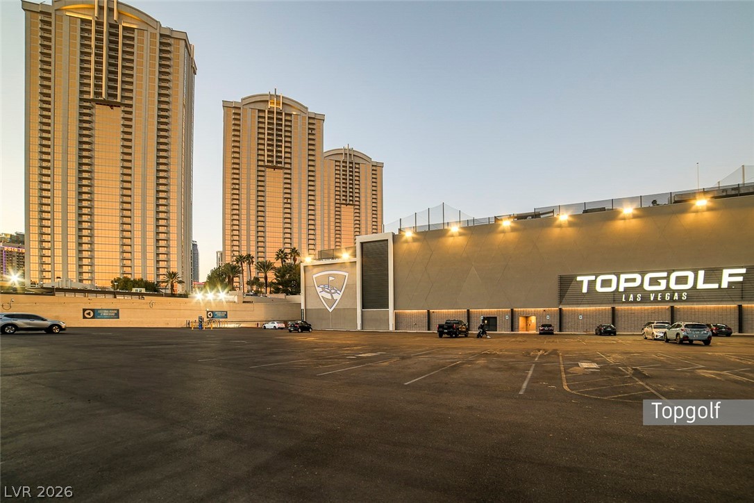 135 East Harmon Avenue 3704