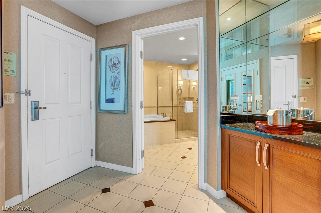 135 East Harmon Avenue 3704