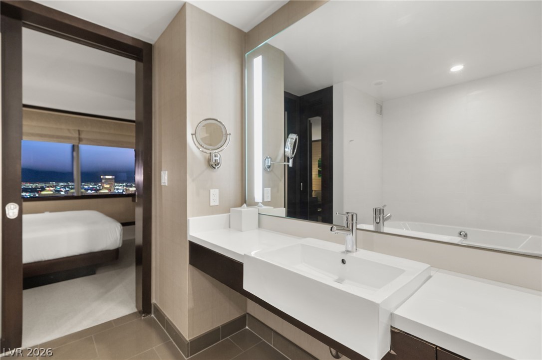 2600 West Harmon Avenue 50012