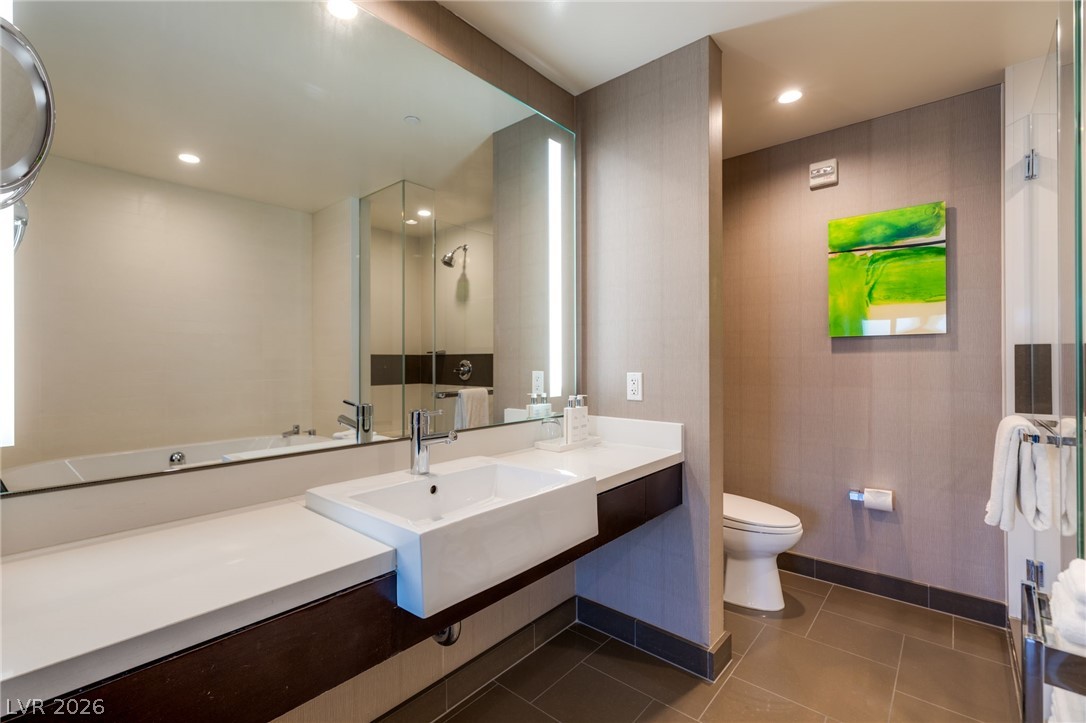 2600 West Harmon Avenue 50012