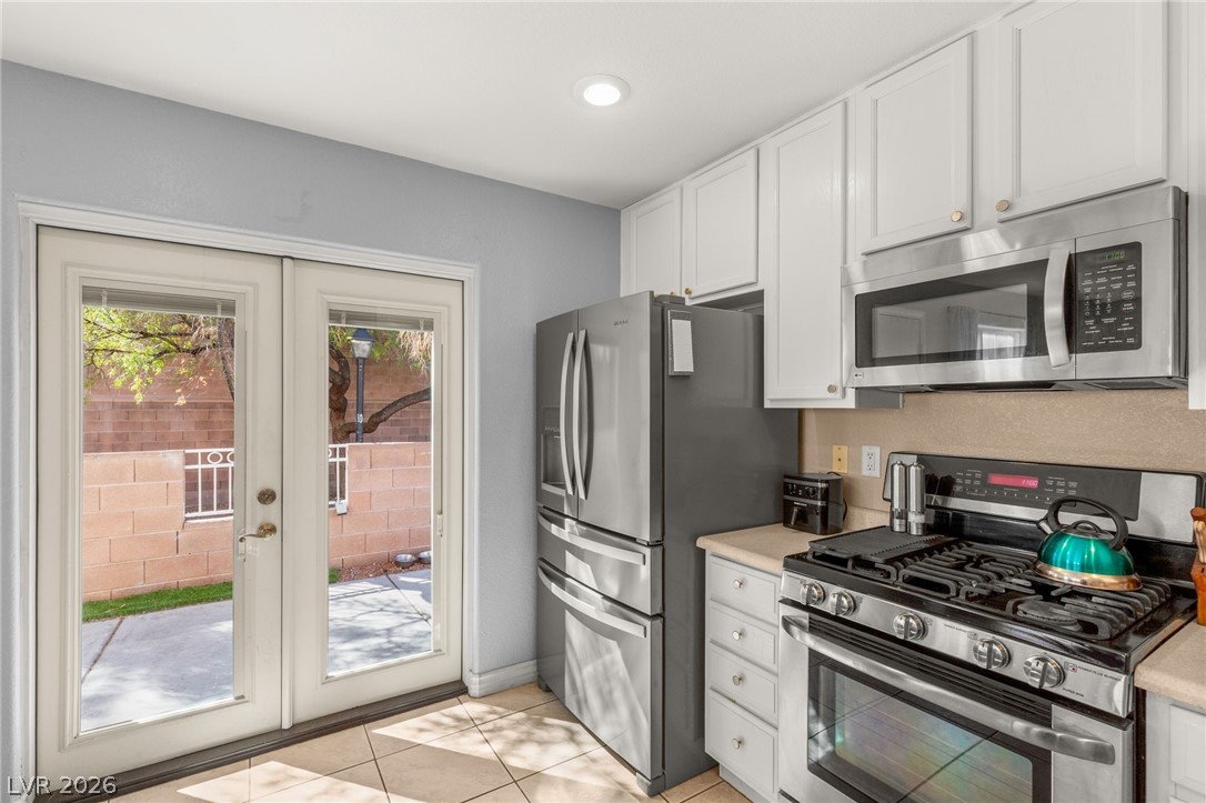 3217 Inlet Bay Avenue