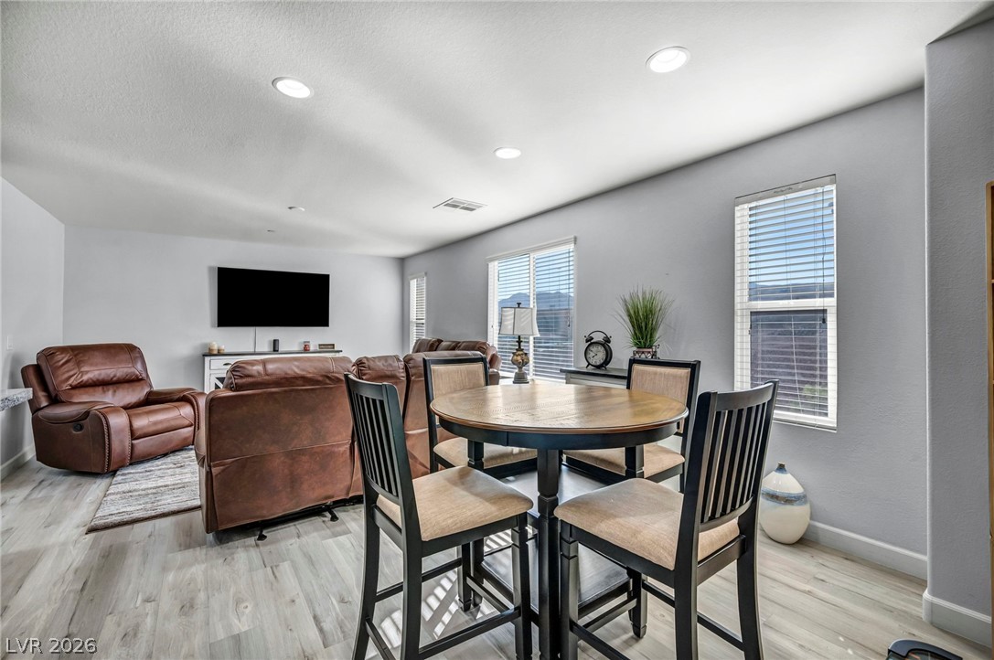 1525 Spiced Wine Avenue 24104