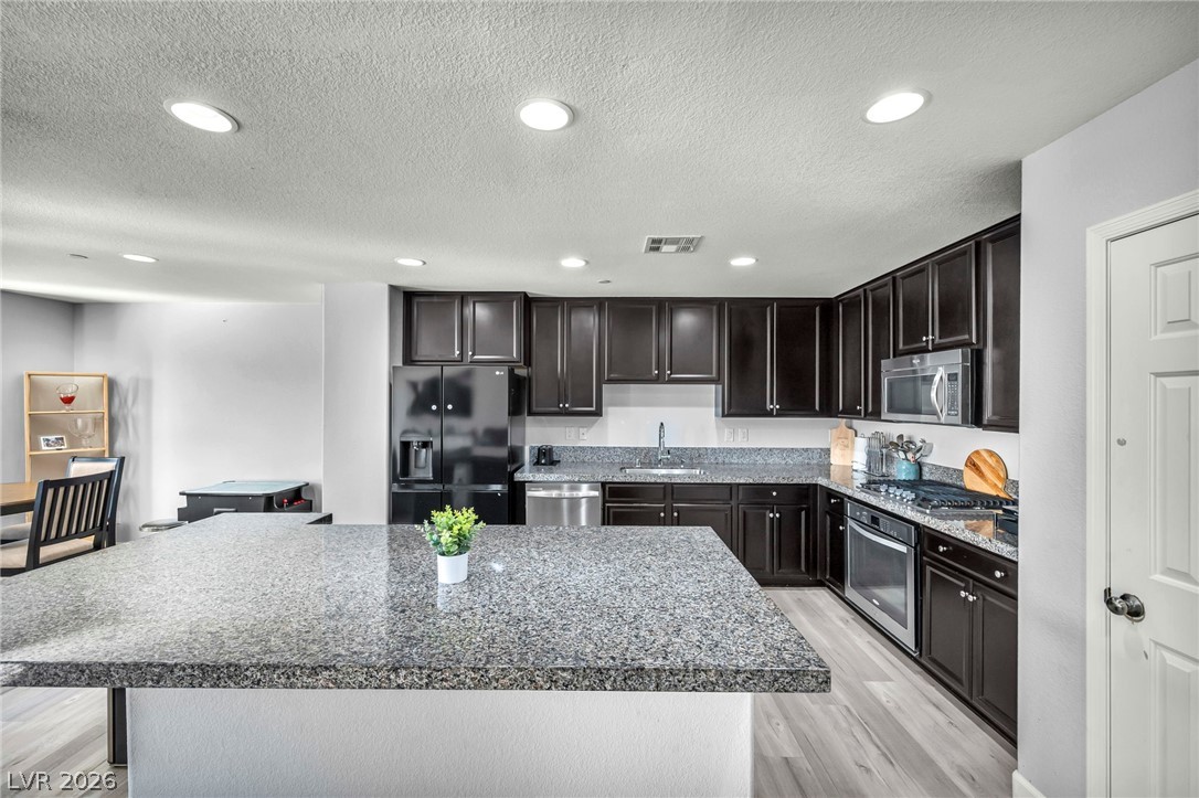 1525 Spiced Wine Avenue 24104
