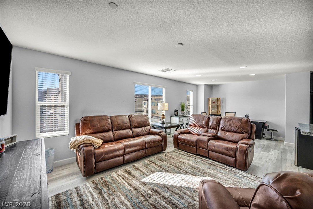 1525 Spiced Wine Avenue 24104