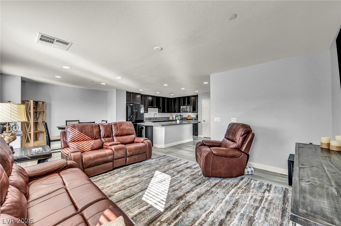 1525 Spiced Wine Avenue 24104