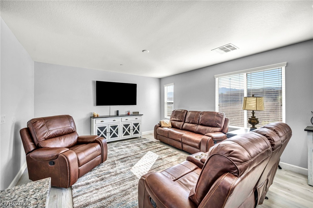 1525 Spiced Wine Avenue 24104