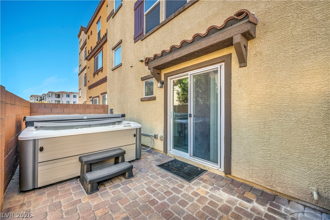 1525 Spiced Wine Avenue 24104