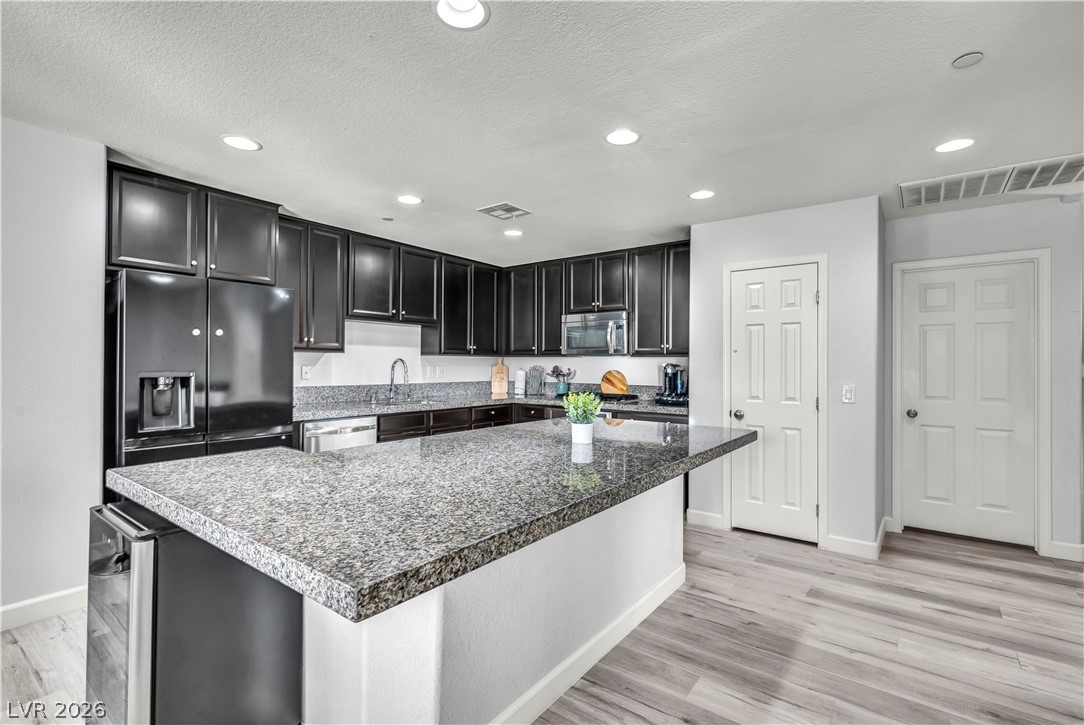 1525 Spiced Wine Avenue 24104