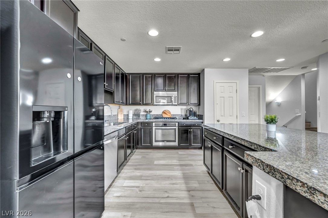 1525 Spiced Wine Avenue 24104