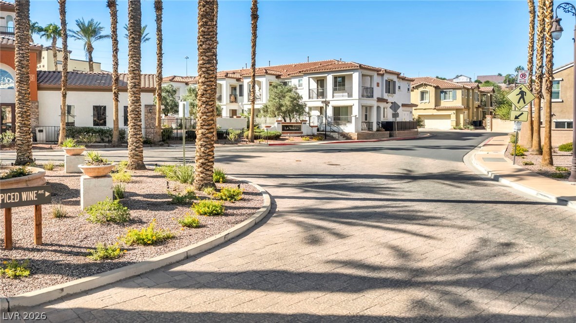 1525 Spiced Wine Avenue 24104