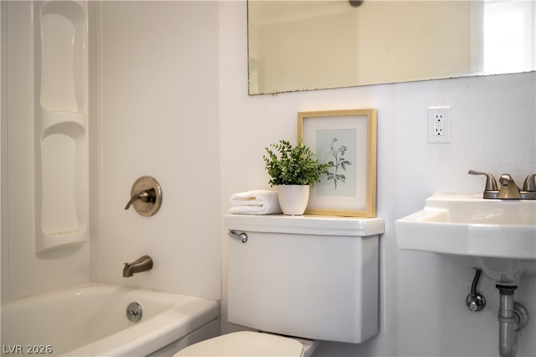 6208 Cromwell Avenue