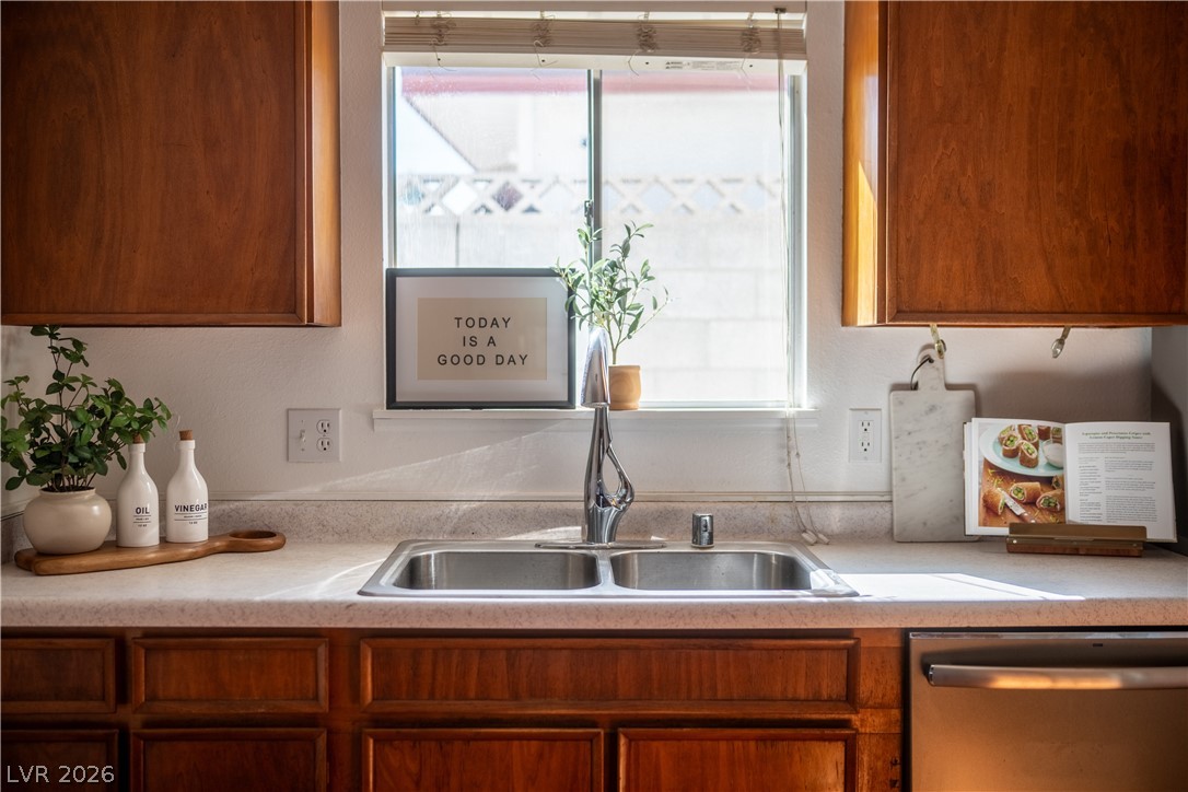 6208 Cromwell Avenue