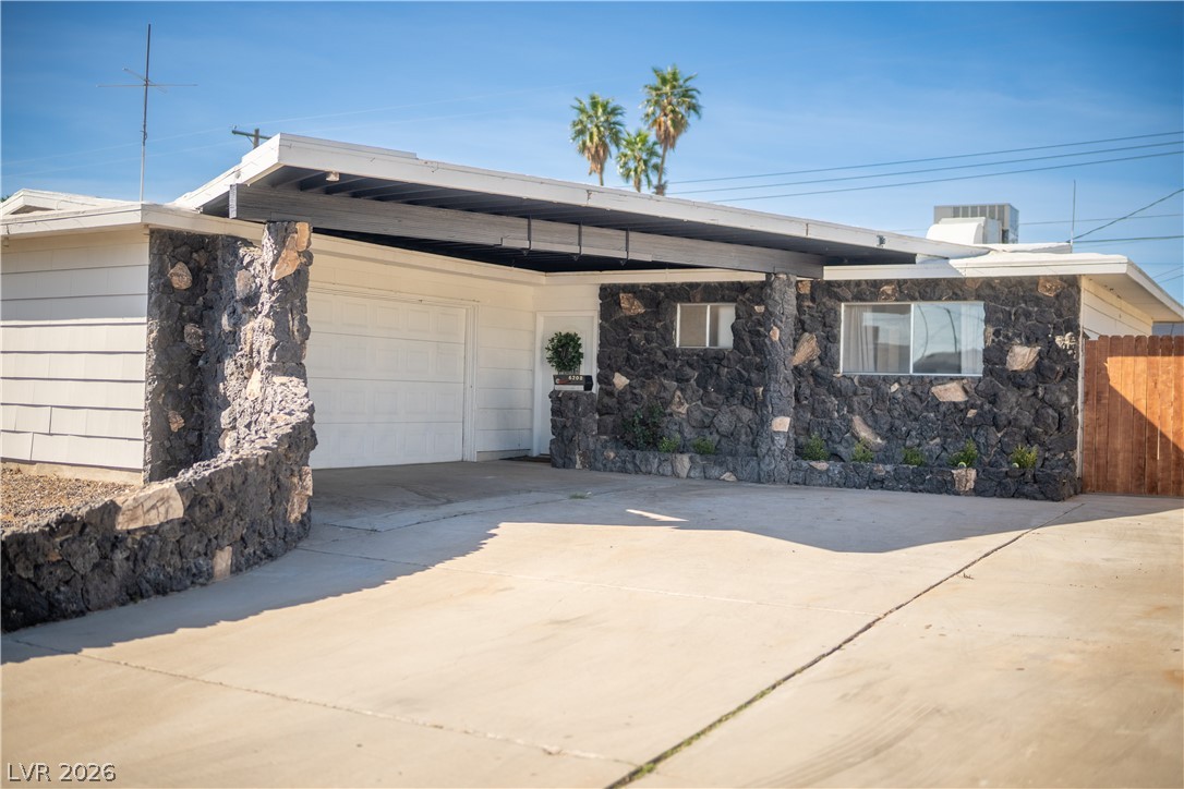 6208 Cromwell Avenue