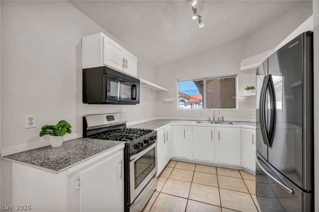 7803 Ravenhollow Lane