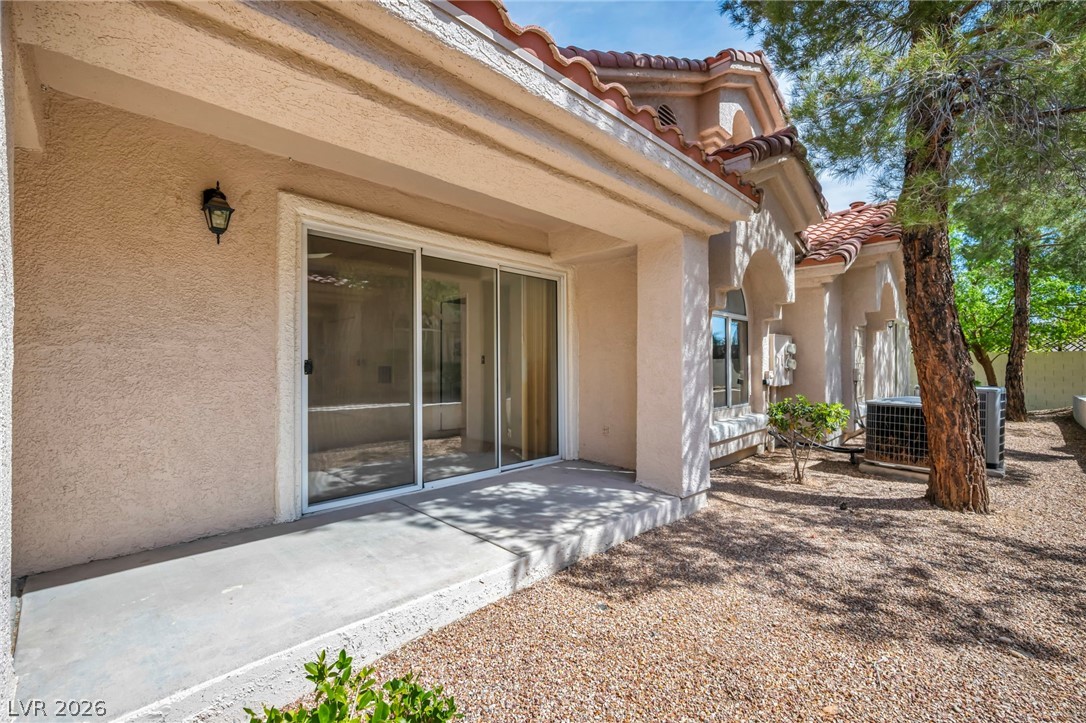 7803 Ravenhollow Lane