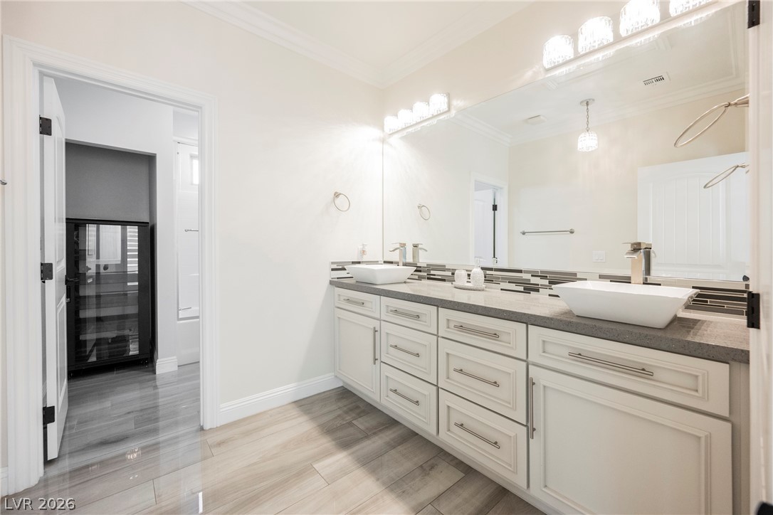 1721 South Tioga Way