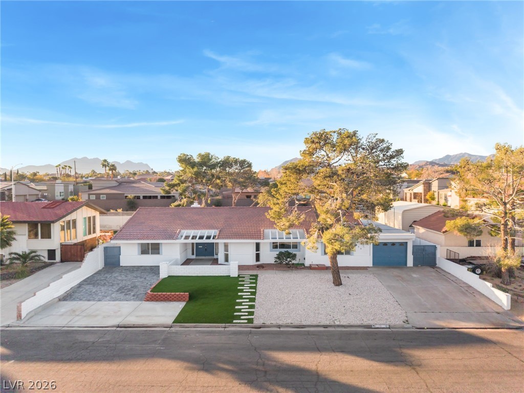 611 East Fairway Road