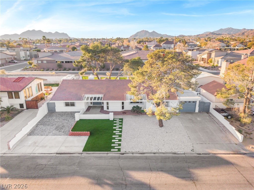 611 East Fairway Road