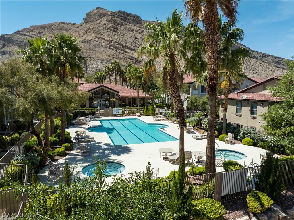 3474 Desert Cliff Street 201