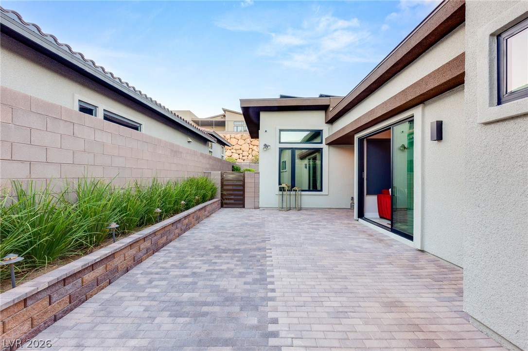 445 Cliff Terrace Avenue