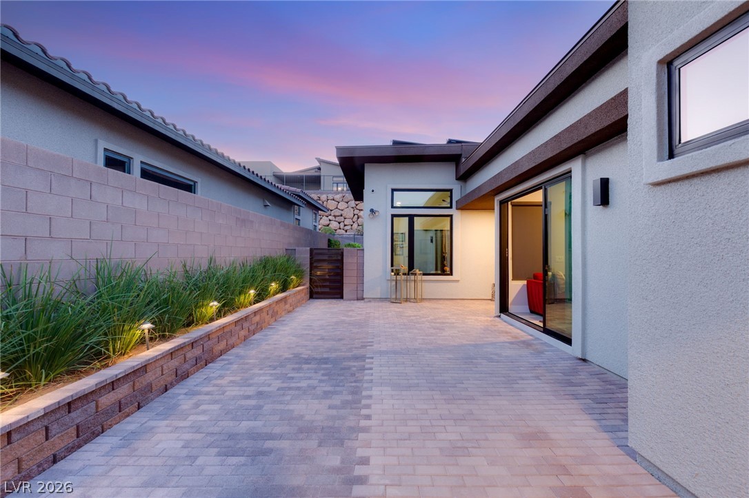 445 Cliff Terrace Avenue