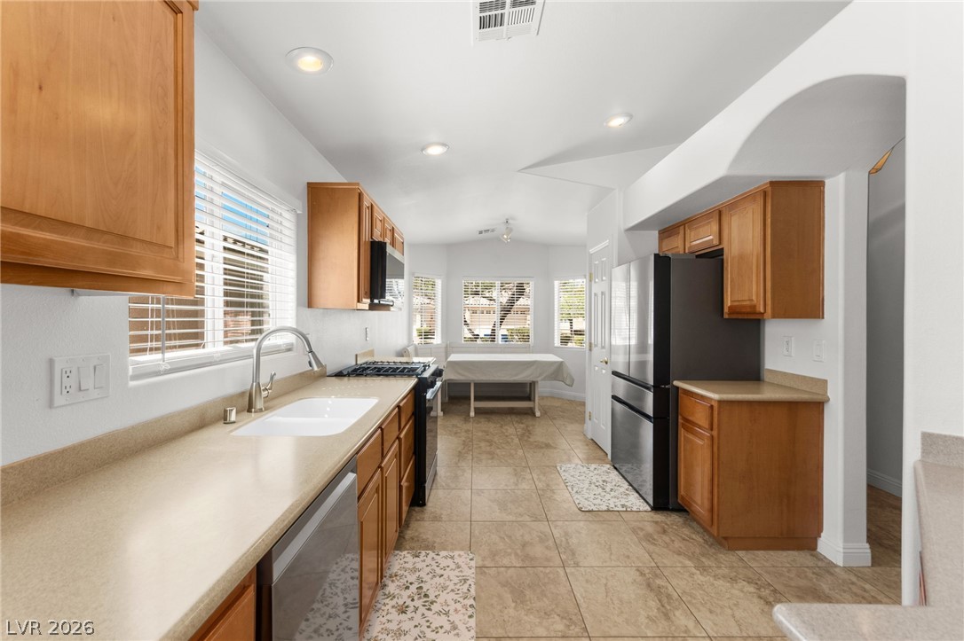 9360 Maple Red Court