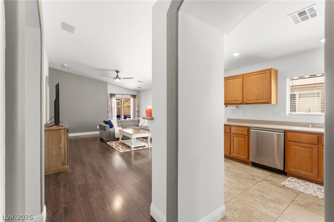 9360 Maple Red Court