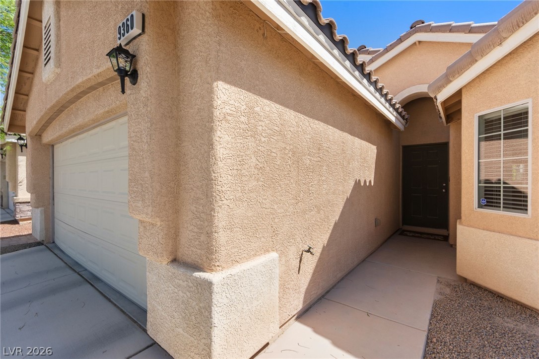 9360 Maple Red Court