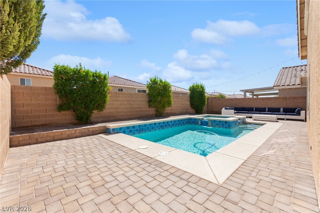 9360 Maple Red Court