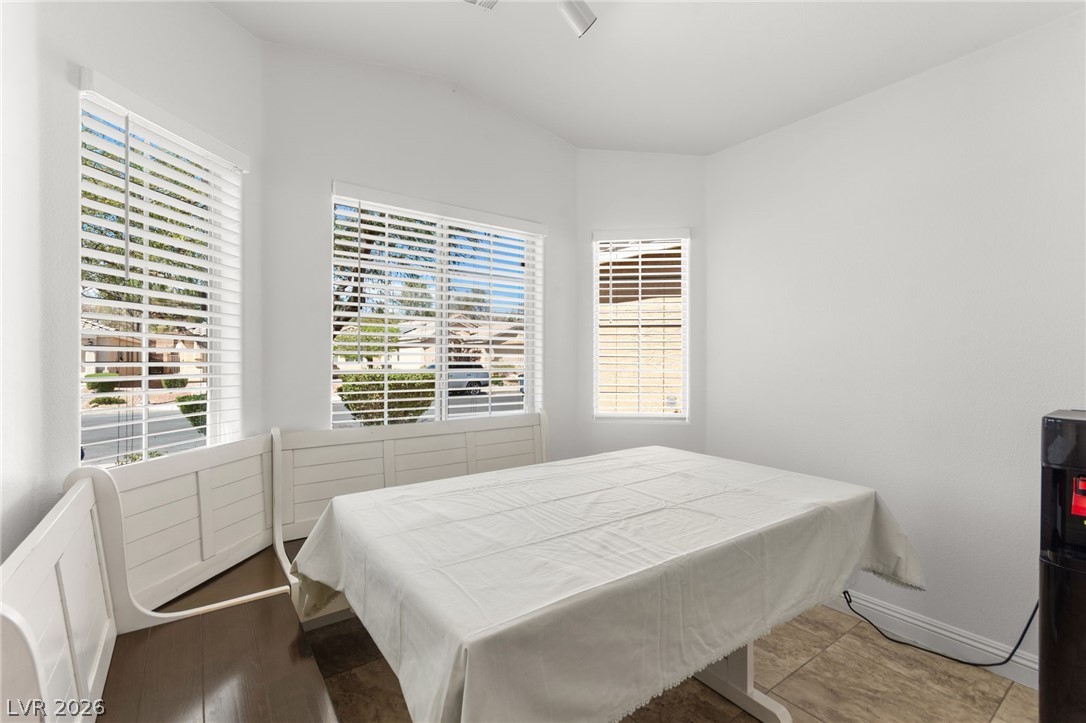 9360 Maple Red Court