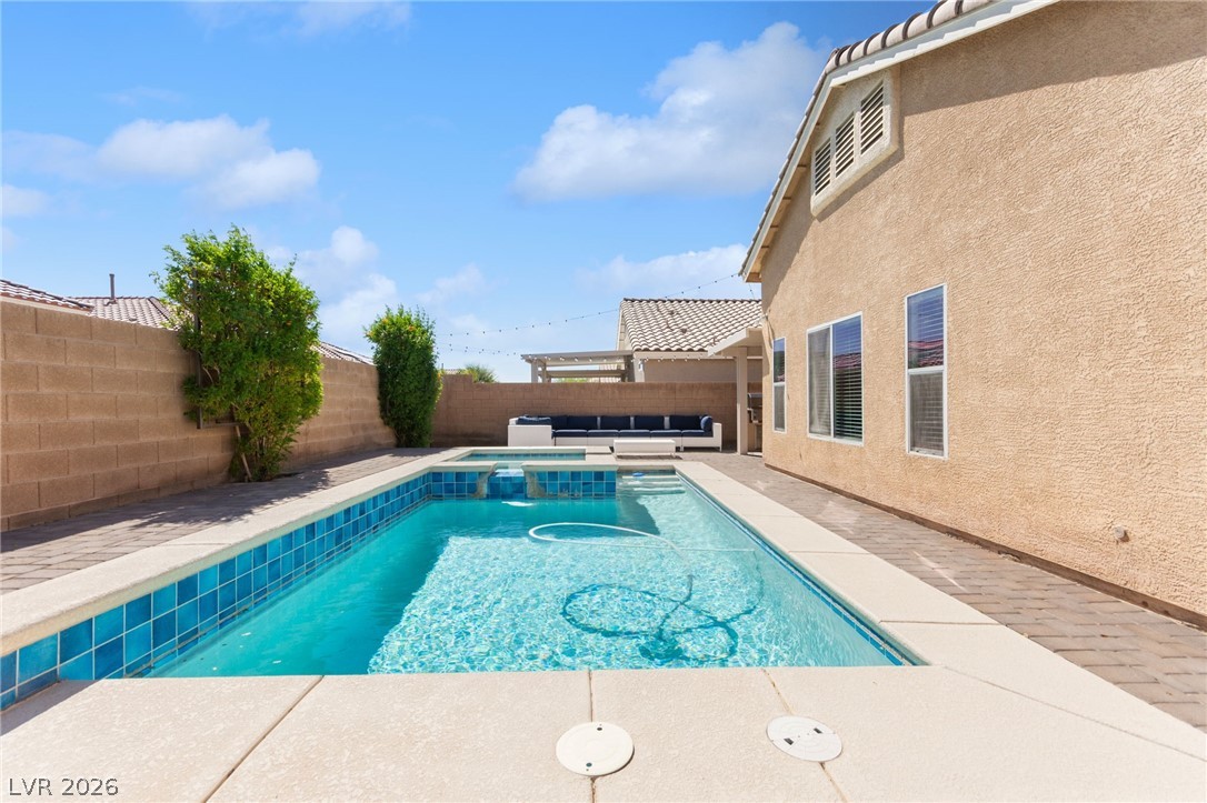 9360 Maple Red Court