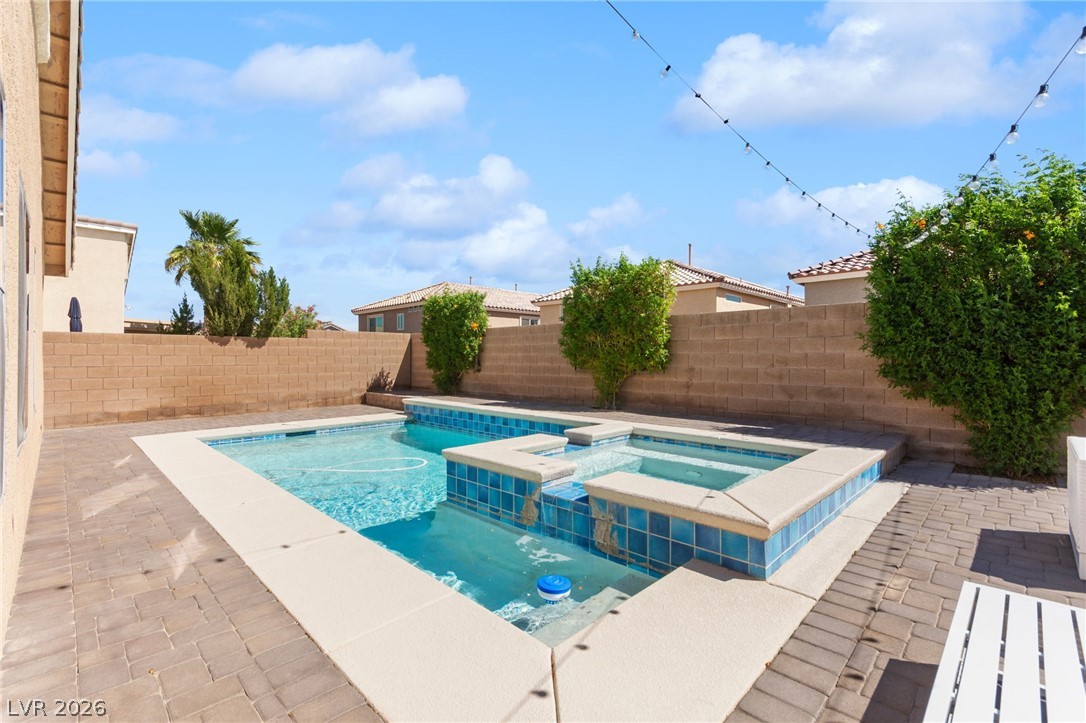 9360 Maple Red Court