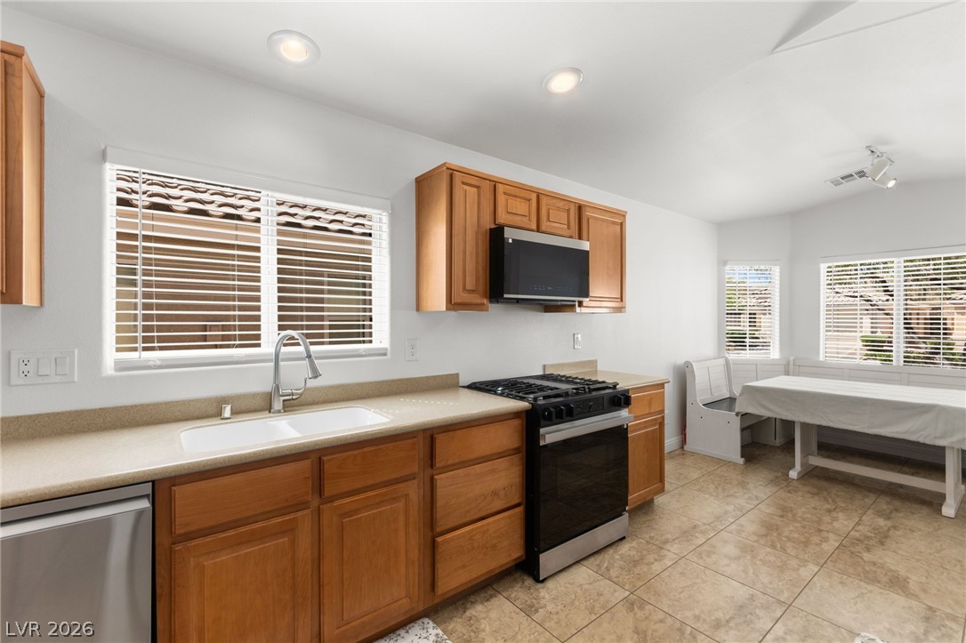 9360 Maple Red Court