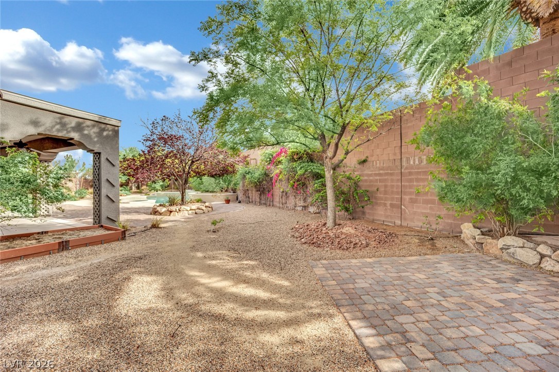 2656 La Boutique Street