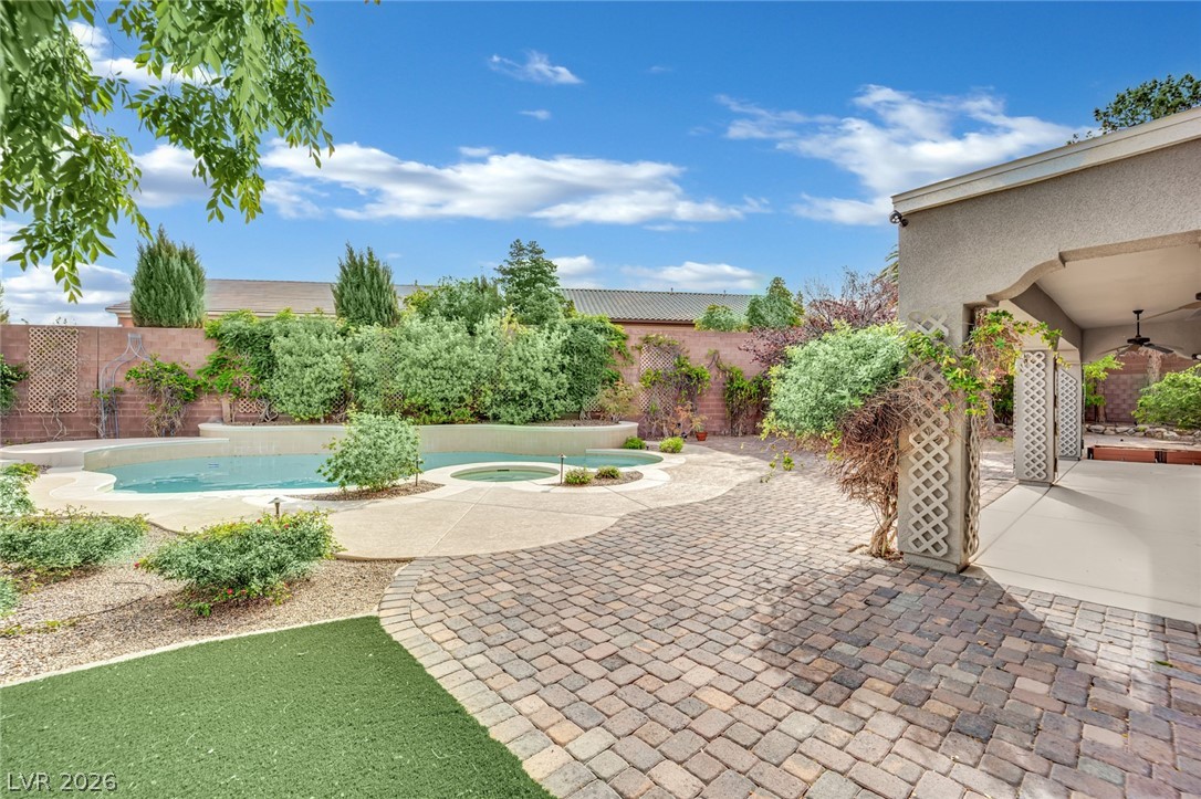 2656 La Boutique Street