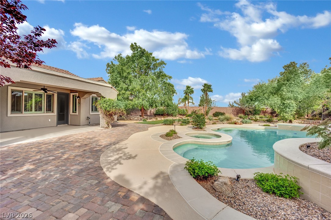 2656 La Boutique Street