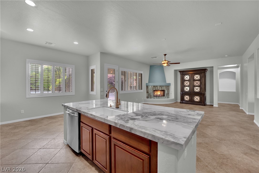 2656 La Boutique Street