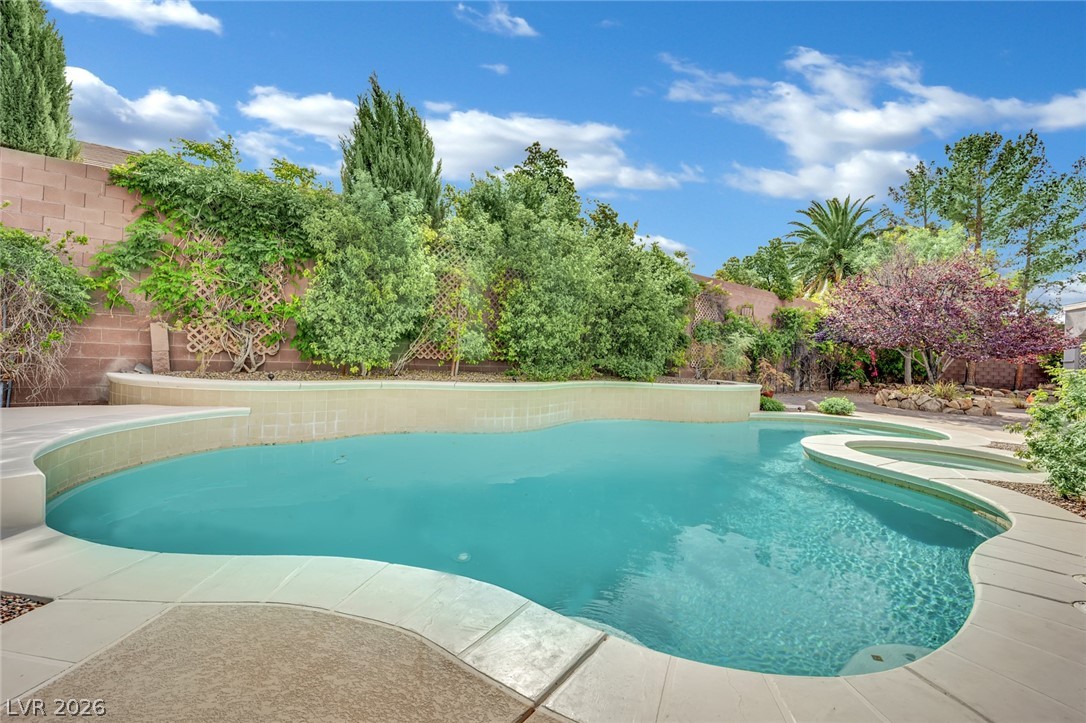 2656 La Boutique Street