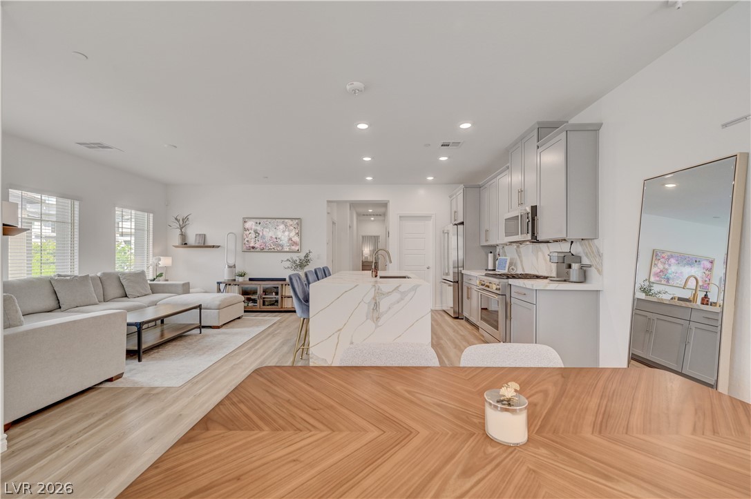 600 North Carriage Hill Drive 2084